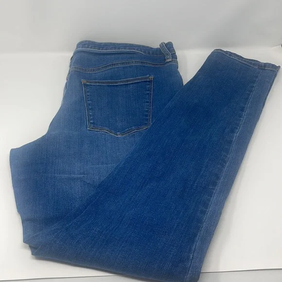 Universal Thread High Rise Medium Wash Blue Denim Skinny Jeans - Picture 4 of 9